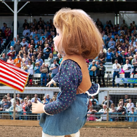 Hamilton Collection 1992 Fine Bisque Porcelain Doll Savannah 18" H w/Stand - Picture 4 of 8